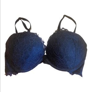 Victoria’s Secret Very Sexy Push Up Bra Size 32D Lace Strapy Gold Detail